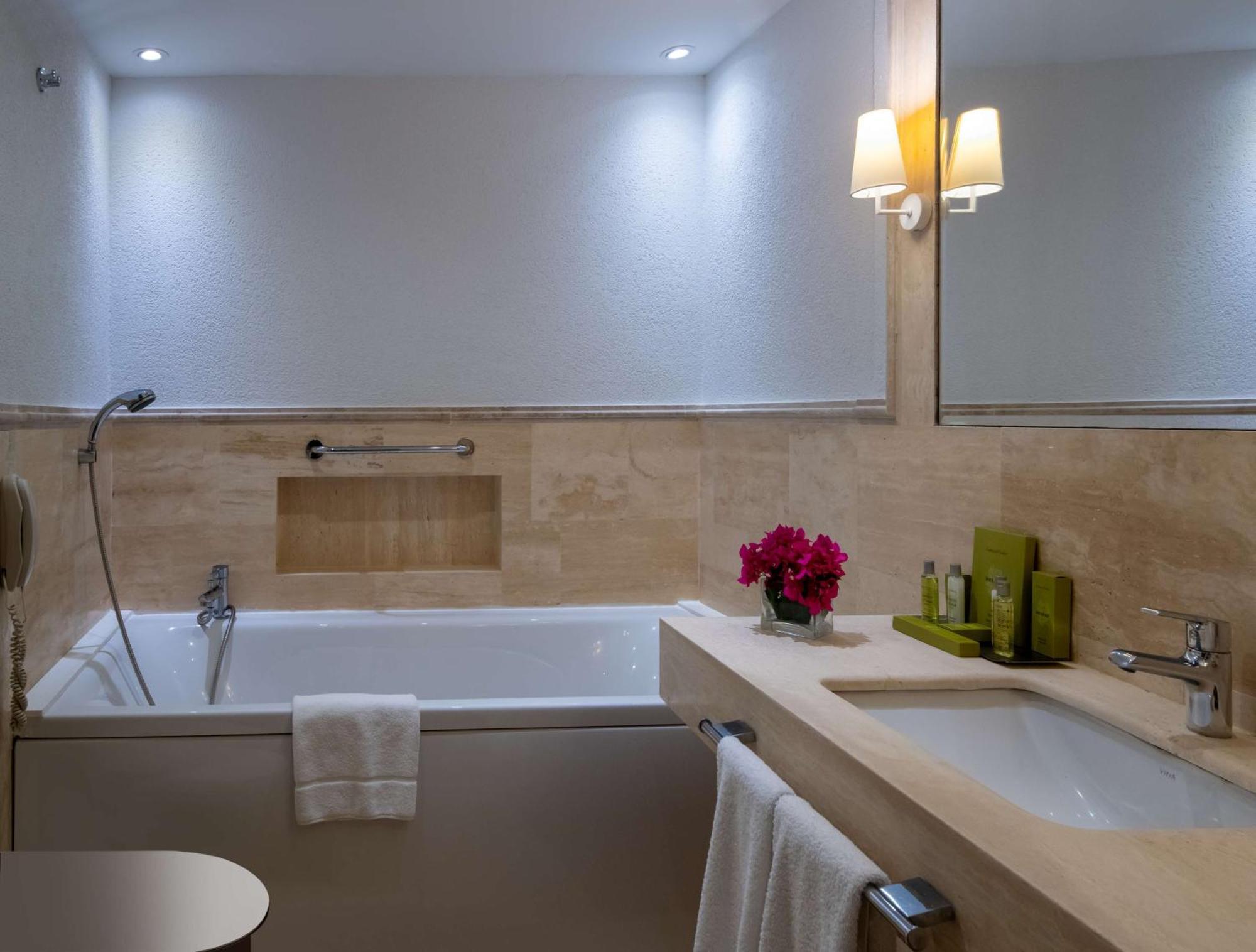 מלון Doubletree By Hilton Marina Vista 4*